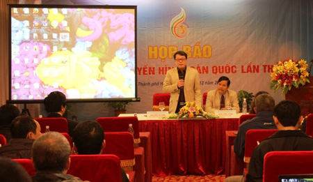 Ông Nguyễn Hà Nam, trưởng ban thư ký biên tập VTV thông tin về liên hoan trong buổi họp báo chiều 15-12.
